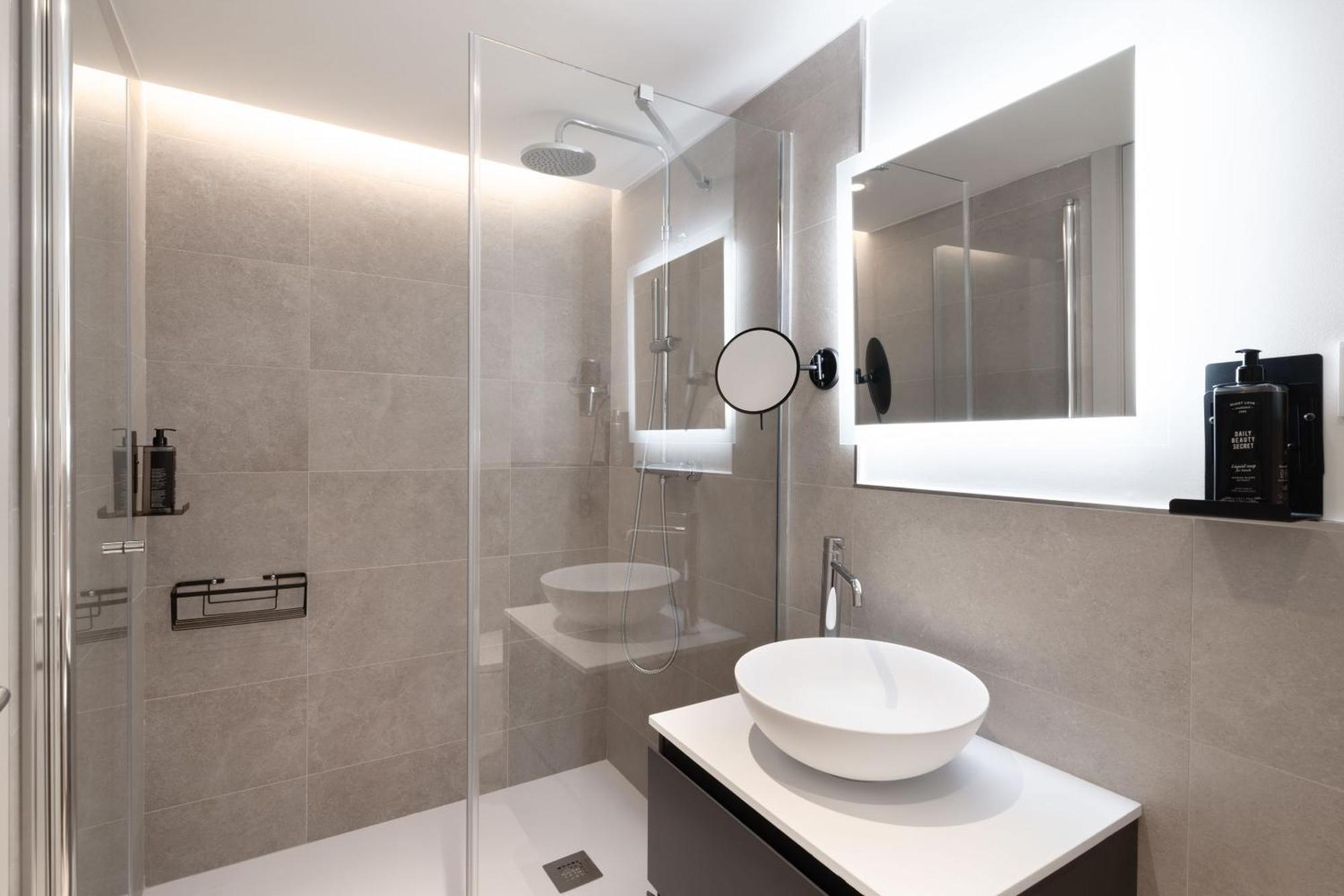 Limehome Madrid Calle De Juan Hurtado De Mendoza Zewnętrze zdjęcie