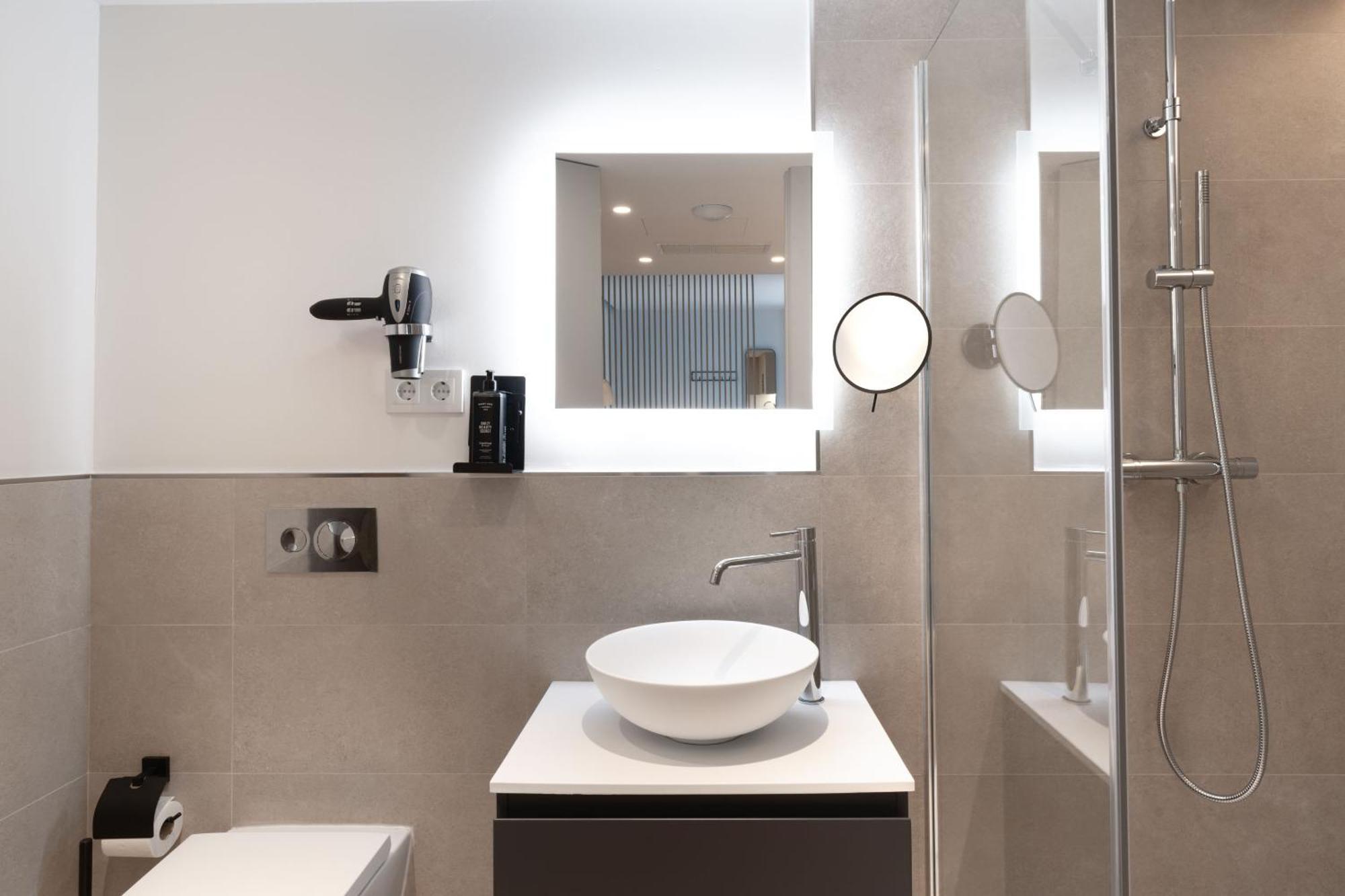 Limehome Madrid Calle De Juan Hurtado De Mendoza Zewnętrze zdjęcie